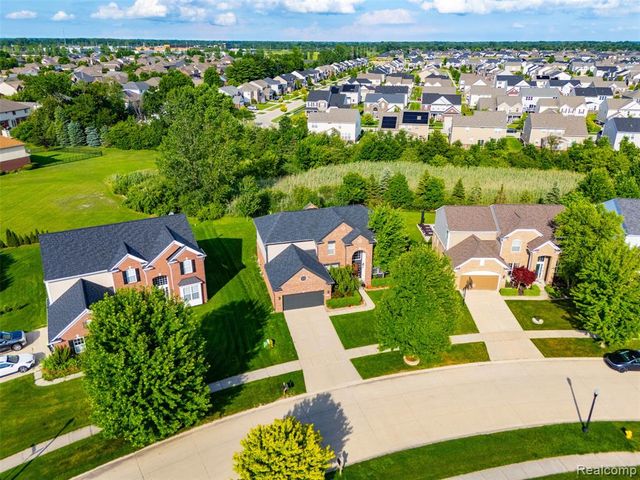 49894 Bloomsbury Lane, Macomb, MI 48044