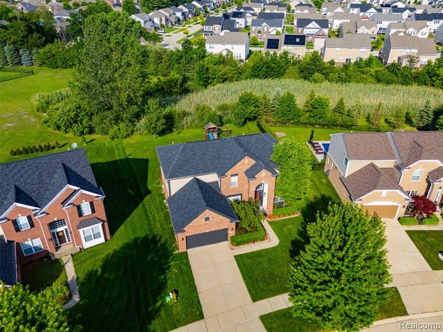 49894 Bloomsbury Lane, Macomb, MI 48044