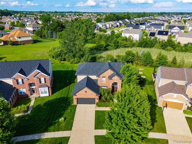 49894 Bloomsbury Lane, Macomb, MI 48044
