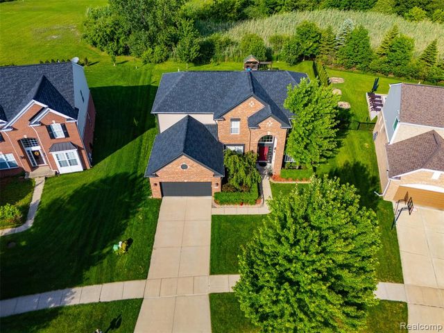 49894 Bloomsbury Lane, Macomb, MI 48044