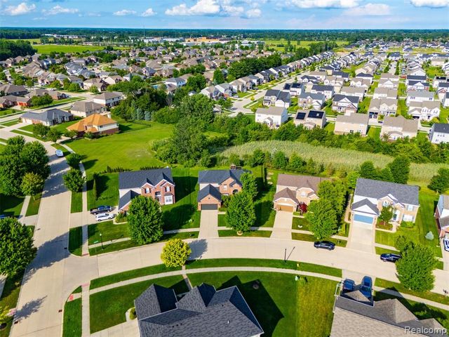 49894 Bloomsbury Lane, Macomb, MI 48044
