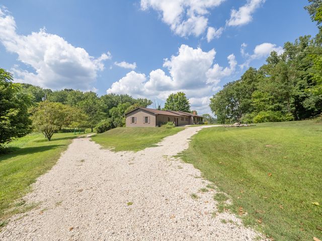 48316 County Road 384, Grand Junction, MI 49056