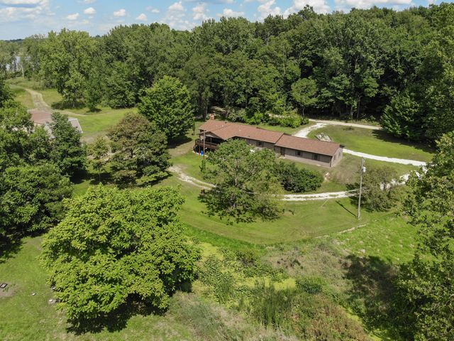 48316 County Road 384, Grand Junction, MI 49056