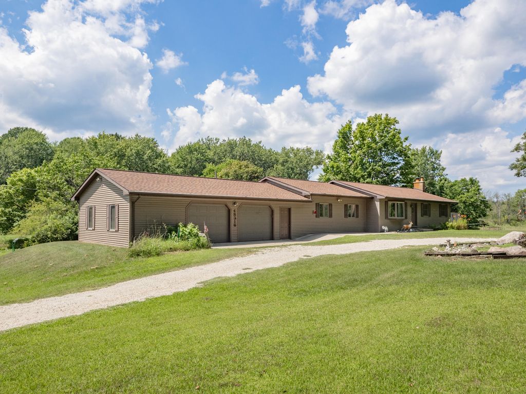 48316 County Road 384, Grand Junction, MI 49056
