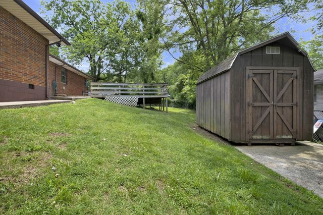 415 Bonnawood Dr, Hermitage, TN 37076