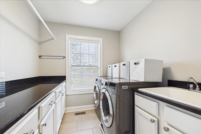 811 Michigan Street, Wheaton, IL 60187