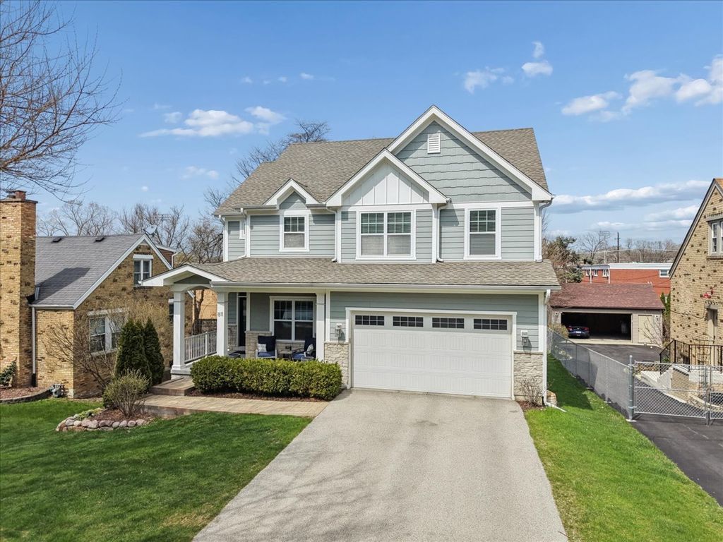 811 Michigan Street, Wheaton, IL 60187