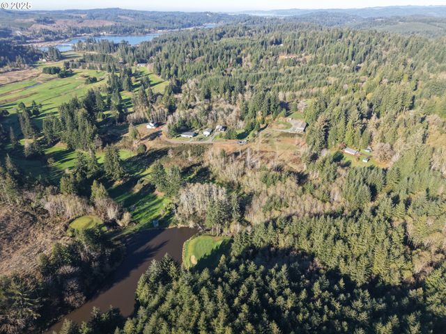 18 Pierson 1420, Coos Bay, OR 97420