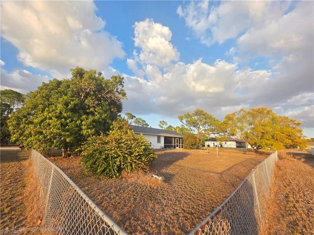 518 Jacaranda PKWY E, Cape Coral, FL 33909