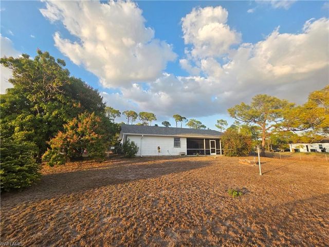 518 Jacaranda PKWY E, Cape Coral, FL 33909