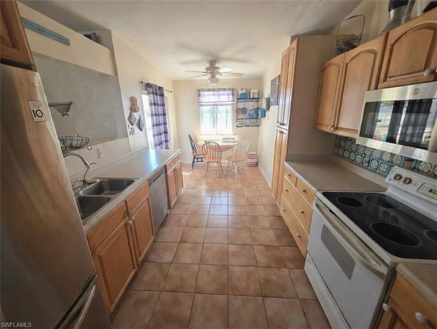 518 Jacaranda PKWY E, Cape Coral, FL 33909