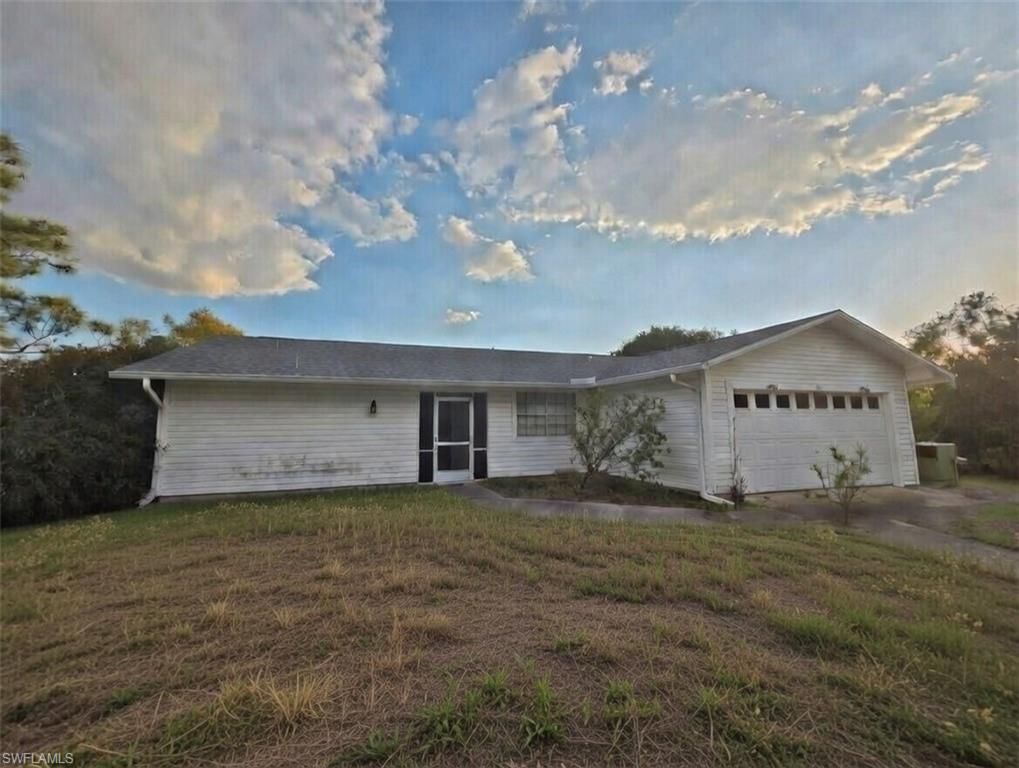 518 Jacaranda PKWY E, Cape Coral, FL 33909