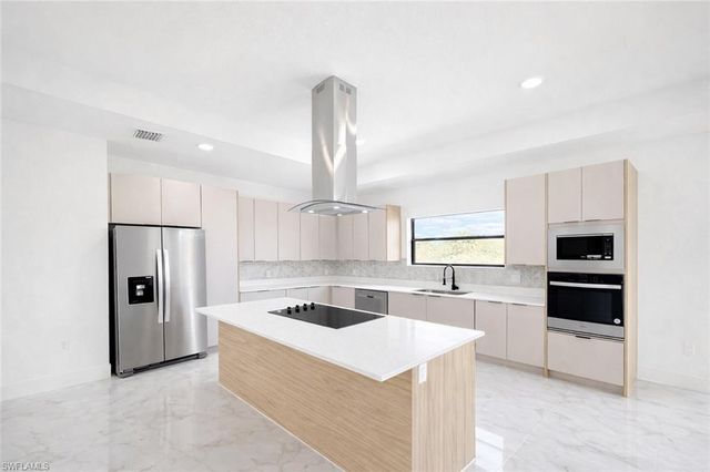 9005 Penny CIR, Labelle, FL 33935