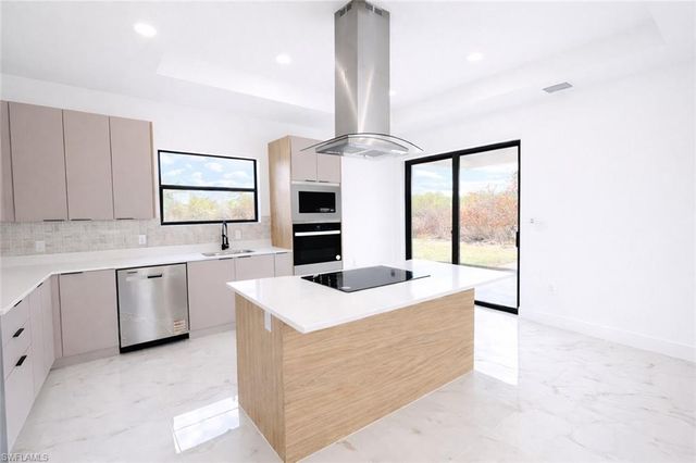 9005 Penny CIR, Labelle, FL 33935