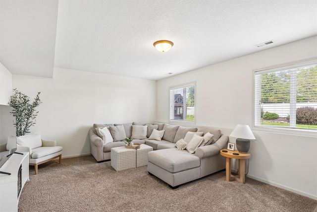 85 Broderick Drive, Waukee, IA 50263