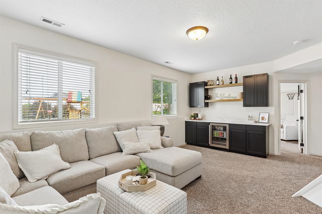 85 Broderick Drive, Waukee, IA 50263