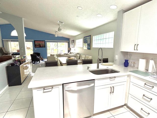 9671 Harbour Lake Circle, Boynton Beach, FL 33437