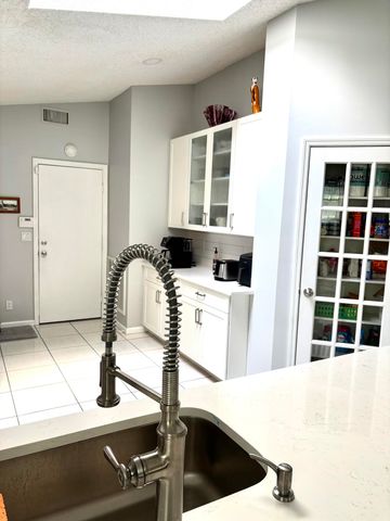 9671 Harbour Lake Circle, Boynton Beach, FL 33437