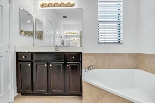 3440 W 100th Ter, Hialeah, FL 33018