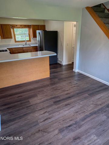 1102 S Lallendorf Road, Oregon, OH 43616