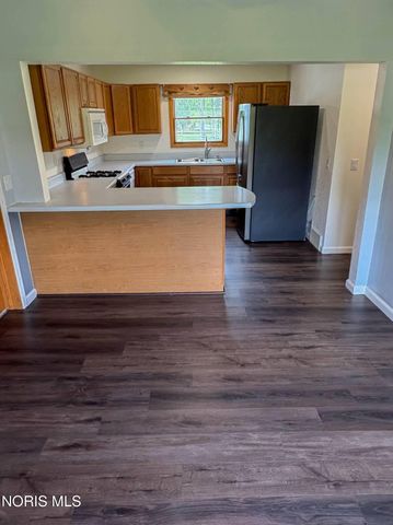 1102 S Lallendorf Road, Oregon, OH 43616