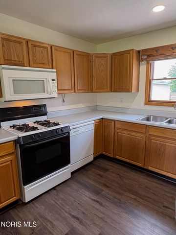 1102 S Lallendorf Road, Oregon, OH 43616