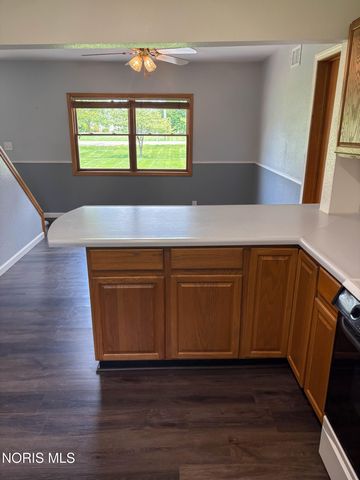 1102 S Lallendorf Road, Oregon, OH 43616