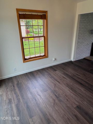 1102 S Lallendorf Road, Oregon, OH 43616