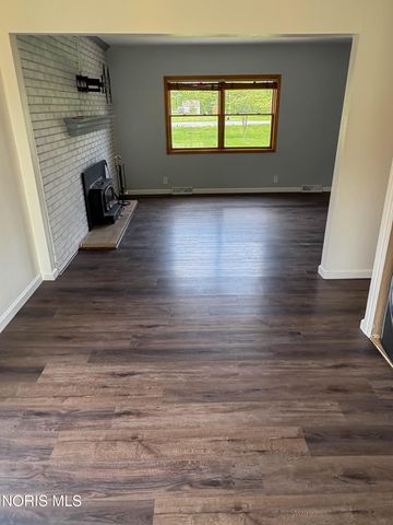 1102 S Lallendorf Road, Oregon, OH 43616