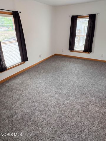 1102 S Lallendorf Road, Oregon, OH 43616