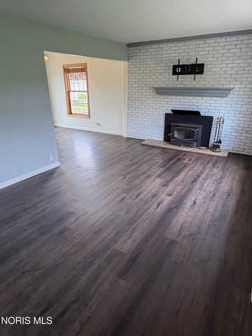 1102 S Lallendorf Road, Oregon, OH 43616