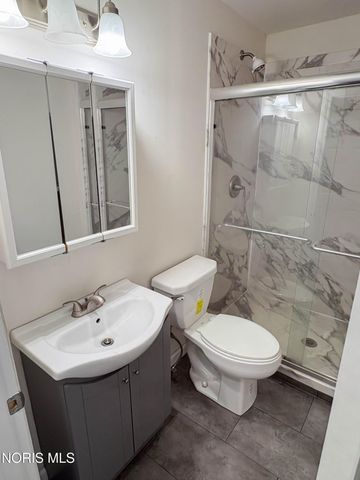 1102 S Lallendorf Road, Oregon, OH 43616
