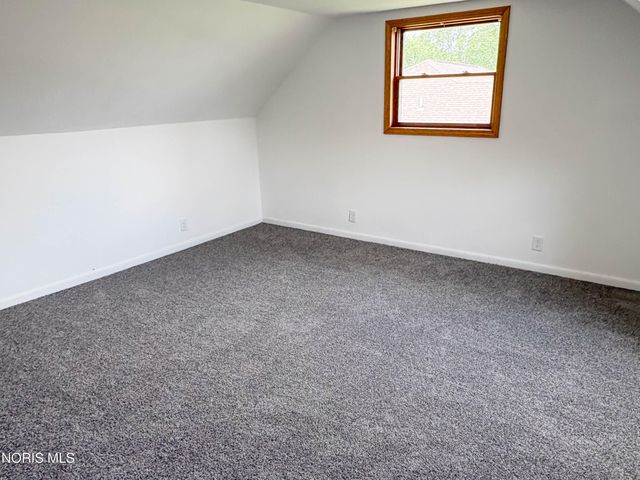 1102 S Lallendorf Road, Oregon, OH 43616