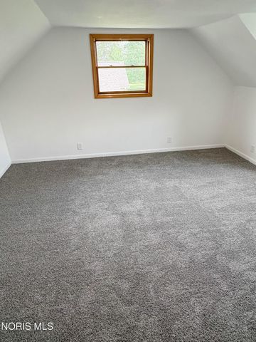 1102 S Lallendorf Road, Oregon, OH 43616