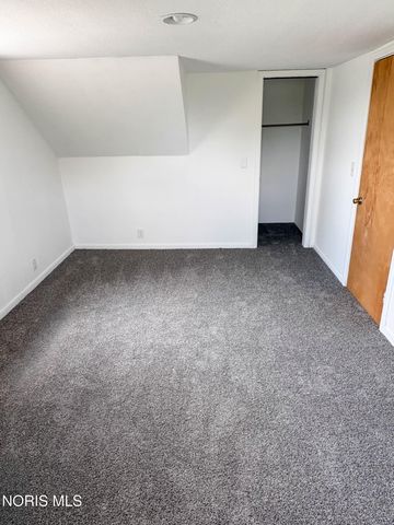1102 S Lallendorf Road, Oregon, OH 43616