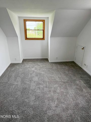 1102 S Lallendorf Road, Oregon, OH 43616