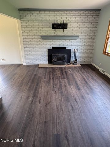 1102 S Lallendorf Road, Oregon, OH 43616