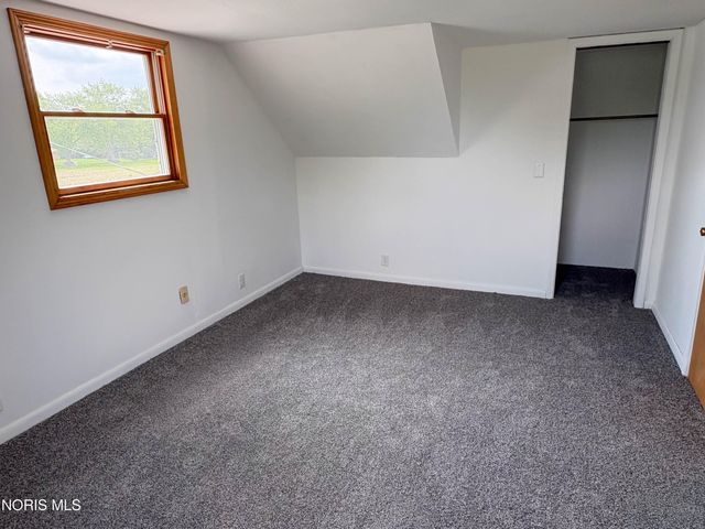 1102 S Lallendorf Road, Oregon, OH 43616