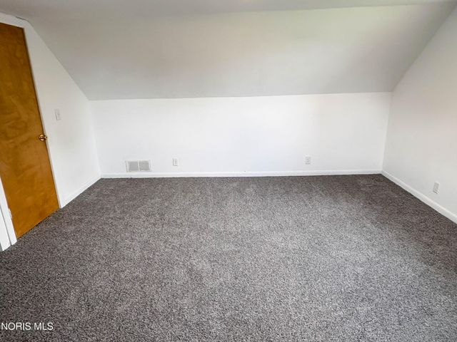 1102 S Lallendorf Road, Oregon, OH 43616