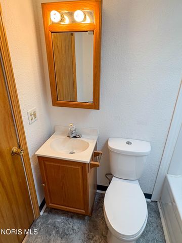 1102 S Lallendorf Road, Oregon, OH 43616