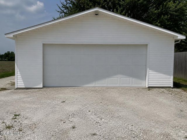 1102 S Lallendorf Road, Oregon, OH 43616
