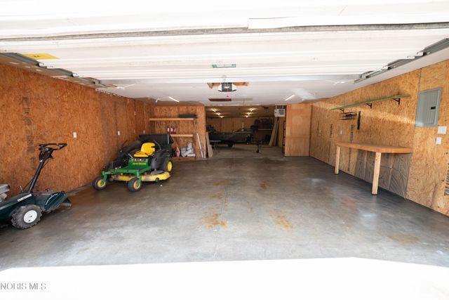 1102 S Lallendorf Road, Oregon, OH 43616