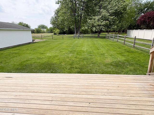 1102 S Lallendorf Road, Oregon, OH 43616