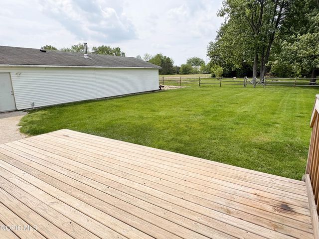 1102 S Lallendorf Road, Oregon, OH 43616