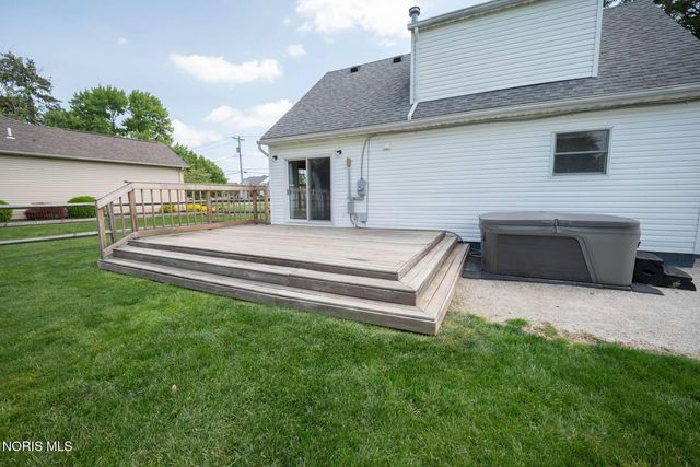 1102 S Lallendorf Road, Oregon, OH 43616