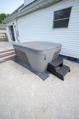1102 S Lallendorf Road, Oregon, OH 43616