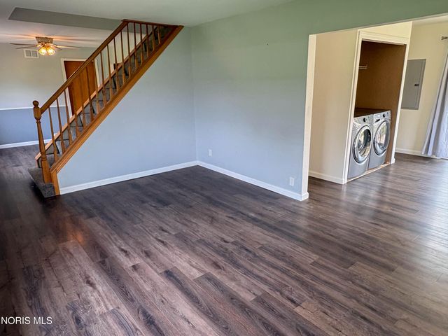 1102 S Lallendorf Road, Oregon, OH 43616