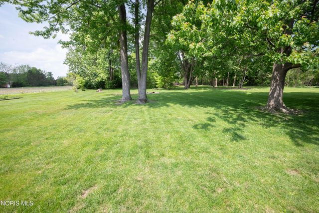 1102 S Lallendorf Road, Oregon, OH 43616