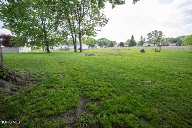 1102 S Lallendorf Road, Oregon, OH 43616