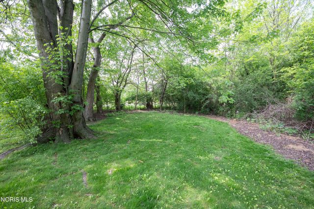 1102 S Lallendorf Road, Oregon, OH 43616